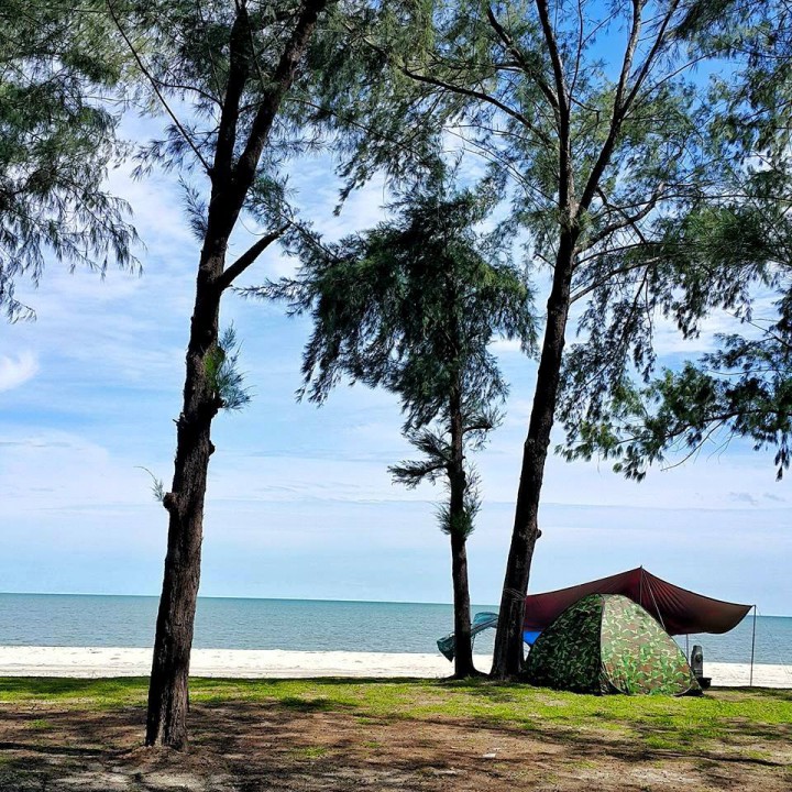 หาดสามพระยา