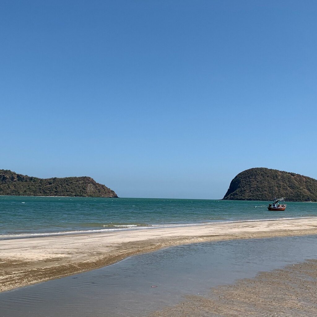 หาดแหลมศาลา6
