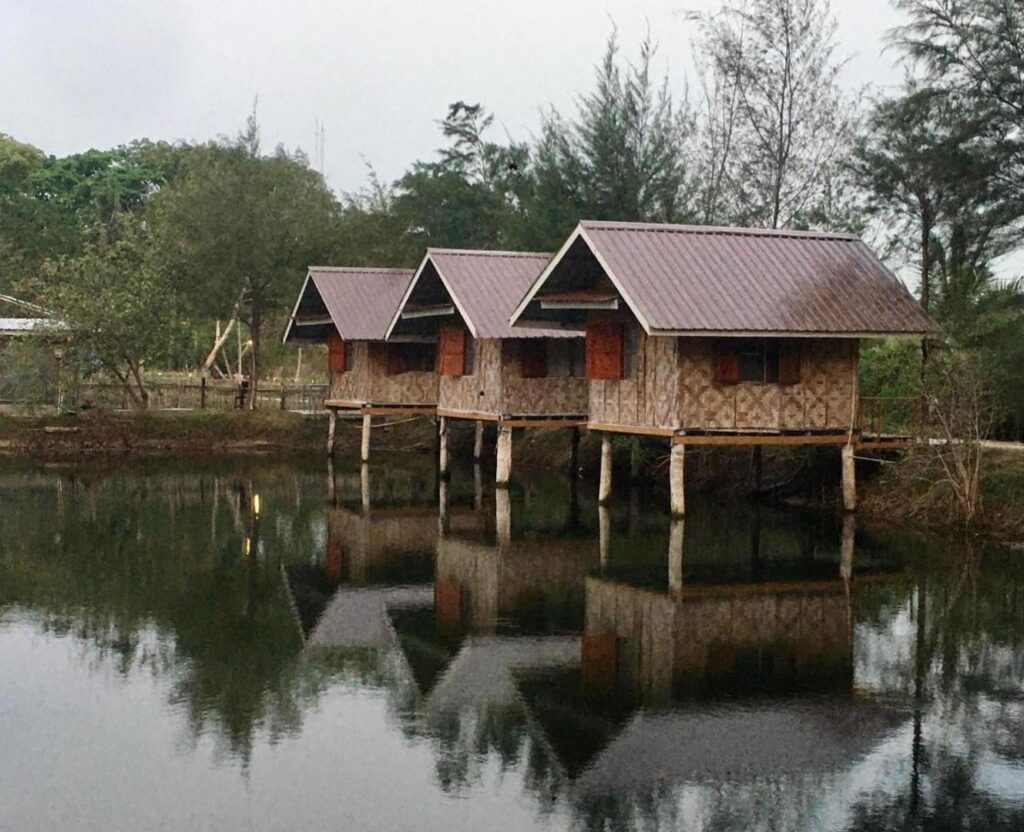 น้ำพุบ้านดินโฮมสเตย์