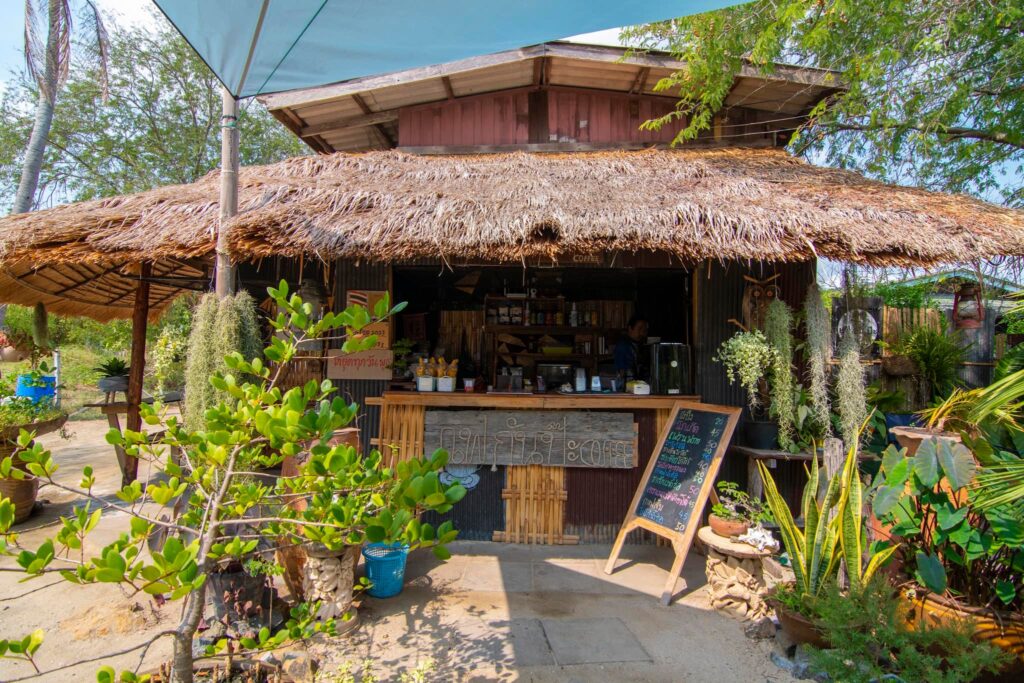 แฟ กัน ป๊ะ - Hidden Cozy Café with Authentic Local Vibes แฟ กัน ป๊ะ